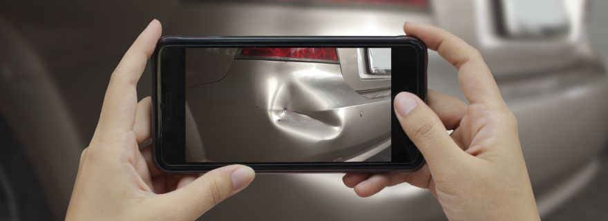 Fotograf�a de da�os propios para el seguro de coche